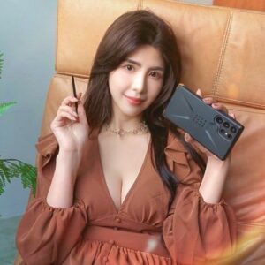 Wendy Huang Instagram - 🤎