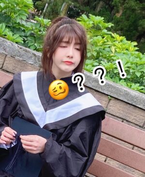Wendy Huang Instagram - 近期除了獅子王和茶裏王
我想我最佩服的還是廣大的梗友們

逗大家笑笑的一天
（往左滑

#笑笑看看別走心
#他們其實很用心