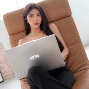 Wendy Huang Instagram - 今年的我們

有錢有閒❤🛫️️💻💰📱🌿✨

#圖文不符 #我只是想更新 #不然大家都說我很久沒更新了 #😜
