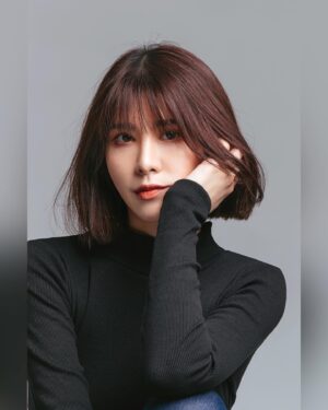 Wendy Huang Instagram - 關關難過關關過
讓我們同心協力 一起加油🤍