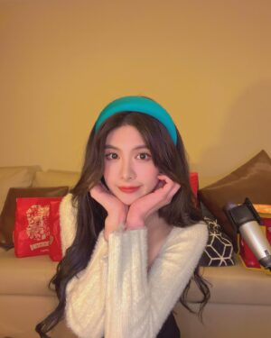 Wendy Huang Instagram - ｜計畫總是趕不上變化

今天化了妝沒派上用場
那就來更新一下吧😚❤️

#沒發文的日子都在好好生活 
#2022第一更 
#justforfun 
#night