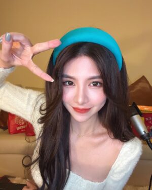 Wendy Huang Instagram - ｜計畫總是趕不上變化

今天化了妝沒派上用場
那就來更新一下吧😚❤️

#沒發文的日子都在好好生活 
#2022第一更 
#justforfun 
#night