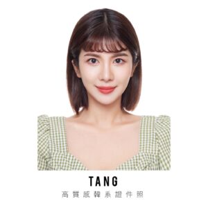 Wendy Huang Instagram - 終於！！！
我也拍了一組超滿意的韓式證件照啦！！！🥳💕

最近因為改名字的關係需要重辦證件立馬奔來找湯哥 @caramel0907 🥺✨
相信大家都知道拍證件照絕對不能馬虎
想起以前小時候拍照隨便找間照相館
或隨拍證件機台拍的真的慘不忍睹🤦🏻‍♀️
（應該不少人也曾經經歷過這種黑歷史吧🤪
之前本來想說如果有要拍一定要去韓國拍
結果疫情後根本已經快兩年不能出國…🥲？
還好在這種情況下還有湯哥
可以幫我完成小小心願🥺✨

當天去攝影棚整個超喜歡
每個角落都超適合拍照
感覺在這裡天天都想拍穿搭美妝各種商品擺拍
（職業病發作🤣
而且前置作業還有 @yin_sabrina 
蘋恩女神幫我妝髮超幸福💖
不止是妝髮的時候、整個拍攝過程都非常細心
幫我保持最好的狀態簡直愛了愛了😍

TANG的宗旨就是以自己最自在的樣子 
保留最真實的自己卻能調整到最精緻✨

只能讚嘆湯哥真的是快狠準
拍攝的整個過程都非常歡樂不緊張又有效率
拍完馬上可以選照片
結果我每張都超喜歡
自己在那邊挑了超級久的😂
真的無敵推推！👍🏻💕

有想過要拍韓式證件照的寶寶們
不用猶豫了趕快預約起來🥰

💛預約網址 https://lin.ee/OcY1Hpx

#韓式證件照
