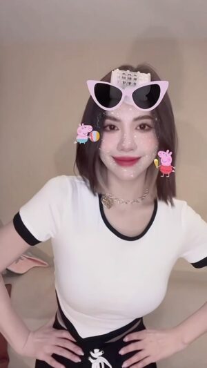 Wendy Huang Instagram - Test test one two three 
新功能上線要解鎖一下的吧？😗
簡單來個這幾天常滑到的
火火BGM手勢舞和佩佩豬濾鏡隨手拍🤪