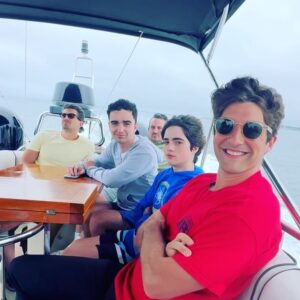 Wendy Moniz Instagram - hometown vacay feeels
😎 🛥️ 🇵🇹 🌊 🤍 🥰