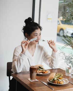 Weng Jiawei Instagram - 萬物皆有靈，遇到好吃的食物，馬上能被新鮮口感創造出來的快樂氣氛包圍。

📸@0uwang 

📍@snoreatery