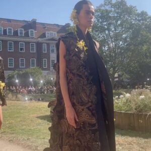 Weruche Opia Instagram - Outside for @mithridate.official SS24’s show.

Fabulous 👏🏽

Courtesy my @culturalinfluence girlies 💜🦋

📸- @rowben_