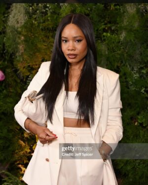 Weruche Opia Instagram - “Dirty world no fit stain my white” - @ladipoe 

Cute night at the @britishvogue x @netflixuk  @bafta TV party!

🤍