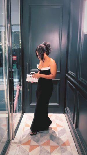 Weruche Opia Instagram - A LUXE babe in @ardelleofficial @boodles @anhukaofficial @florianlondonuk @rogervivier 

Styled by @moogunsan 

🖤