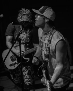 Wesley Stromberg Instagram - Turnin up while the sun drops 🤘🏼🎸#bandlife