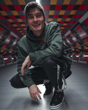 Will Lenney Instagram - Wow!!! Look at these really cool shoes!!! 😎 Did you know they’re available at @footlockereu right now?? #CApro #puma #footlockereu #ad @puma