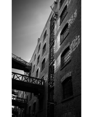 Will Tudor Instagram - Shad Thames ◻️◼️ #photography #canon #canonm5 #blackandwhite
