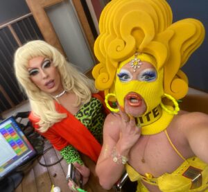 Willam Belli Instagram - dress for the job you want ( @mompodcasts  is not currently hiring) but @theonlyalaska5000 and i are yapping gums on @racechaserpod this week all about our favorite show @rupaulsdragrace