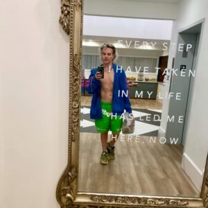 Willam Belli Instagram - yea mr mirror that’s how feet work.