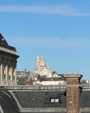 William Abadie Instagram - Thank you @hoteldulouvre , @hyatt 
Generosity begets generosity. 
I could not have asked for a better way to kick off our @emilyinparis Season 4 shoot!
Thank you :
Adrien (concierge) for aaaaall those print outs!
Benoît (Brasserie Du Louvre) for your infectious morning joy.
Madame Josephine (housekeeping) for the white chocolates and that beautiful  cheerfulness of yours.
Josephine (Marketing and sales) for being a yes person.
Celine (reception) for the tub (and it’s direct phone line)
And of course Viktor at reception…
Thank you to the incredible @hoteldulouvre team. You simply EXCEL at what you do. 
#Elitehospitality. 

Tags
@hoteldulouvre 
@hyatt 

@sparklesbubbles