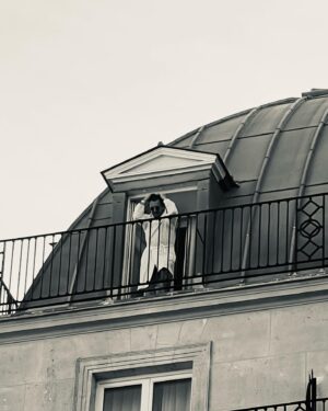 William Abadie Instagram - Thank you @hoteldulouvre , @hyatt 
Generosity begets generosity. 
I could not have asked for a better way to kick off our @emilyinparis Season 4 shoot!
Thank you :
Adrien (concierge) for aaaaall those print outs!
Benoît (Brasserie Du Louvre) for your infectious morning joy.
Madame Josephine (housekeeping) for the white chocolates and that beautiful  cheerfulness of yours.
Josephine (Marketing and sales) for being a yes person.
Celine (reception) for the tub (and it’s direct phone line)
And of course Viktor at reception…
Thank you to the incredible @hoteldulouvre team. You simply EXCEL at what you do. 
#Elitehospitality. 

Tags
@hoteldulouvre 
@hyatt 

@sparklesbubbles