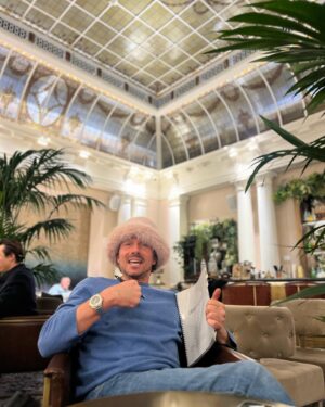 William Abadie Instagram - Thank you @hoteldulouvre , @hyatt 
Generosity begets generosity. 
I could not have asked for a better way to kick off our @emilyinparis Season 4 shoot!
Thank you :
Adrien (concierge) for aaaaall those print outs!
Benoît (Brasserie Du Louvre) for your infectious morning joy.
Madame Josephine (housekeeping) for the white chocolates and that beautiful  cheerfulness of yours.
Josephine (Marketing and sales) for being a yes person.
Celine (reception) for the tub (and it’s direct phone line)
And of course Viktor at reception…
Thank you to the incredible @hoteldulouvre team. You simply EXCEL at what you do. 
#Elitehospitality. 

Tags
@hoteldulouvre 
@hyatt 

@sparklesbubbles