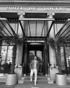 William Abadie Instagram - Thank you @hoteldulouvre , @hyatt 
Generosity begets generosity. 
I could not have asked for a better way to kick off our @emilyinparis Season 4 shoot!
Thank you :
Adrien (concierge) for aaaaall those print outs!
Benoît (Brasserie Du Louvre) for your infectious morning joy.
Madame Josephine (housekeeping) for the white chocolates and that beautiful  cheerfulness of yours.
Josephine (Marketing and sales) for being a yes person.
Celine (reception) for the tub (and it’s direct phone line)
And of course Viktor at reception…
Thank you to the incredible @hoteldulouvre team. You simply EXCEL at what you do. 
#Elitehospitality. 

Tags
@hoteldulouvre 
@hyatt 

@sparklesbubbles
