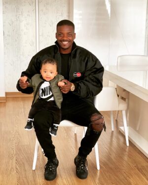 William Carvalho Instagram - Aproveitem cada momento com os vossos ! ❤️🙏🏿# familia
