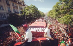 William Carvalho Instagram - Hoje faz três anos em que vivemos um dia inesquecível🇵🇹🏆🇵🇹#campeoesdaeuropa2016