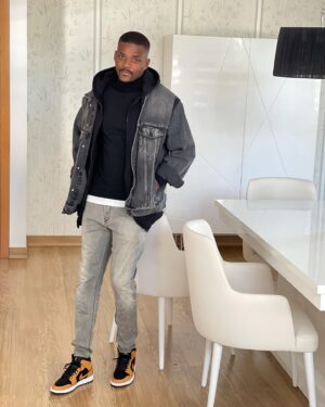 William Carvalho Instagram - Good weekend for everyone ! ✊🏿