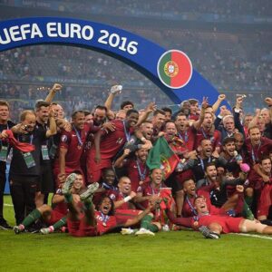 William Carvalho Instagram - Faz hoje 4 anos que ganhamos o Europeu com muito trabalho , sacrifício e humildade ! #Historia#orgulho