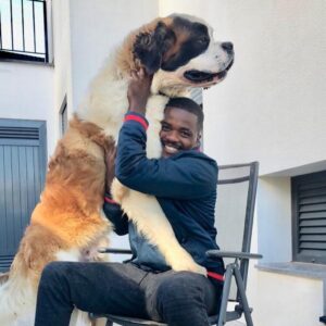 William Carvalho Instagram - Infelizmente perdi o meu Boris! Guardarei para sempre no meu coração, os bons momentos que passamos juntos ao longo destes anos ! 😭❤️🐶 🙏🏿