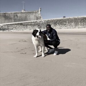 William Carvalho Instagram - Infelizmente perdi o meu Boris! Guardarei para sempre no meu coração, os bons momentos que passamos juntos ao longo destes anos ! 😭❤️🐶 🙏🏿