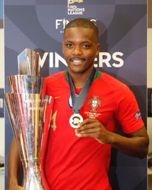 William Carvalho Instagram - 🏆😁