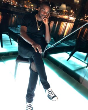 William Carvalho Instagram - Obrigado a todos por me felicitaram nesta data tão especial para mim !  O importante desta vida é ter saúde e graças a DEUS  estou cheio dela! 😁🙏🏿🥂🍾#27anos#victoria#saúde
