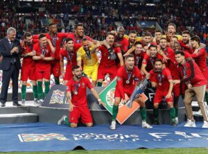 William Carvalho Instagram - Momentos inesquecíveis ! 🏆🇵🇹👌🏿#1ano @portugal