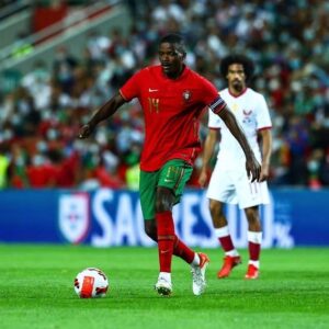 William Carvalho Instagram - Grande jogo rapaziada! Podia ser um segundo, um minuto ou os noventa. É um grande orgulho poder assumir a responsabilidade de capitanear a nossa seleção 🇵🇹#ModoCapsula⏳💪🏿
