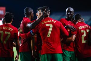 William Carvalho Instagram - Grande jogo rapaziada! Podia ser um segundo, um minuto ou os noventa. É um grande orgulho poder assumir a responsabilidade de capitanear a nossa seleção 🇵🇹#ModoCapsula⏳💪🏿