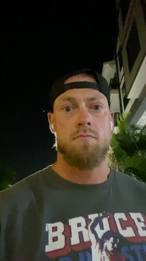 William Morrissey Instagram - Start your week off right with Learning Tree Lessons w/ Big Bill pt. 7 🔴🪵

#mondaymotivation #StayLearning #riseandshine #everyoneelseissleeping #BigBill #LearningTree #positivity #changingtheworld #RedWood #maximizeyourminutes #willingness #sensei #sacrifices #sickos 

😊👍