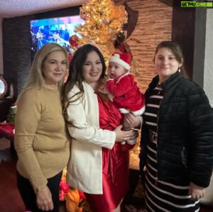 William Muñoz Instagram - Navidad 2023 🎄 !  Una noche llena de espiritualidad , unión y armonía , Gracias Dios por tantas bendiciones recibidas este año . Les deseamos que Dios siempre permanezca en sus hogares , Que hayan tenido una muy Feliz Navidad 🎄🎁