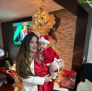William Muñoz Instagram - Navidad 2023 🎄 !  Una noche llena de espiritualidad , unión y armonía , Gracias Dios por tantas bendiciones recibidas este año . Les deseamos que Dios siempre permanezca en sus hogares , Que hayan tenido una muy Feliz Navidad 🎄🎁
