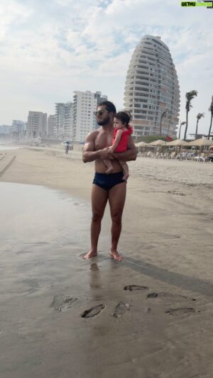 William Muñoz Instagram - Para el mejor PAPÁ , el de mis hijos :

Este día tan especial quiero darte las gracias por siempre ser y estar para nuestros hijos , hace un año estábamos en el hospital con nuestra pequeña recién nacida … ahora nos toca festejar con los dos ,mi Willy y Aurora… gracias por siempe cuidar , educar, divertir a nuestros pequeños y sobre todo que lo haces por q disfrutas mucho tu rol de papá , esa conexión especial que tienes con ambos que hace q nuestros hijos sean felices de tenerte y a mi me haces sentirme orgullosa de haber elegido para mis hijos un gran padre en todos los sentidos, Gracias amor por estar a mi lado y por tu apoyo en todos los momentos difíciles que atravesé en mi post parto , y principalmente gracias a Dios por bendecirme con un hombre como tú , Te AMAMOS @toro_blanco_rush