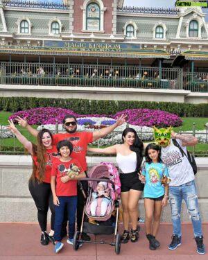 William Muñoz Instagram - FAMILY TRIP 2024!! 
Desde Magic kingdom! Muy feliz y emocionada de compartir esta experiencia , espero que muy pronto se repita y volver a vivir la magia de Disney , …Gracias Dios por permitirnos vivir esos momentos tan especiales !!!
, #valentinesweek !! @dralisticooficial @dcarorodriguezq @dragonlee95oficial @lupita.orozco.m
