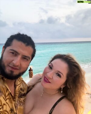 William Muñoz Instagram - 🥳🎉🎊🎈🍾🎂
HOY ES UN DÍA MUY ESPECIAL 
LA MUJER MÁS VALIOSA HERMOSA Y MARAVILLOSA  MI ESPOSA Y MADRE DE MIS HIJOS 
CUMPLE 35 AÑOS
FELIZ CUMPLEAÑOS MI REINA 
QUE DIOS TE SIGA LLENANDO DE MUCHAS BENDICIONES A LADO DE TU HERMOSA FAMILIA QUE TE AMAMOS CON TODA EL ALMA 
GRACIAS POR TANTOS AÑOS A MI LADO ERES Y SERÁS PARA MÍ EL AMOR DE MI VIDA TANTO CAMINO QUE HEMOS RECORRIDO JUNTOS HEMOS PASADO POR MOMENTOS MUY DIFÍCILES PERO NUESTRO AMOR Y LA BENDICIÓN DE DIOS SEGUIMOS JUNTOS Y PARA TODA LA VIDA
TE AMO CON TODA MI VIDA GRACIAS POR HACERME UN MEJOR HOMBRE Y POR DARME ESTA HERMOSA FAMILIA
 
#ReinaIngobernable