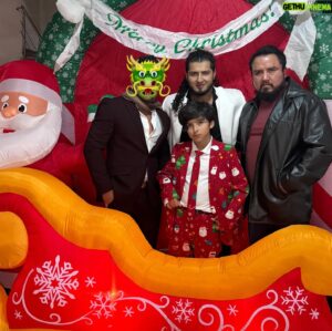 William Muñoz Instagram - Navidad 2023 🎄 !  Una noche llena de espiritualidad , unión y armonía , Gracias Dios por tantas bendiciones recibidas este año . Les deseamos que Dios siempre permanezca en sus hogares , Que hayan tenido una muy Feliz Navidad 🎄🎁