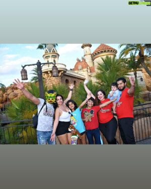 William Muñoz Instagram - FAMILY TRIP 2024!! 
Desde Magic kingdom! Muy feliz y emocionada de compartir esta experiencia , espero que muy pronto se repita y volver a vivir la magia de Disney , …Gracias Dios por permitirnos vivir esos momentos tan especiales !!!
, #valentinesweek !! @dralisticooficial @dcarorodriguezq @dragonlee95oficial @lupita.orozco.m