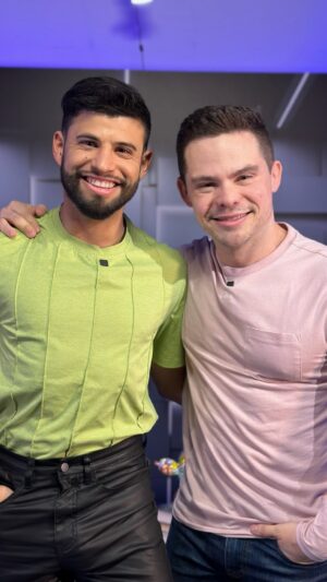 Willy Martín Instagram - @simblas gracias por contarnos tu historia y abrir tu corazón en @qhdd_podcast ❤️‍🔥 nos vemos en @popvision.plus ❤️‍🔥
