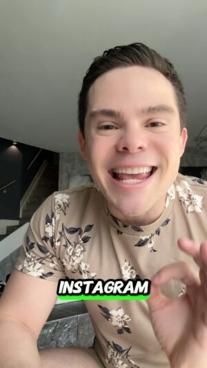 Willy Martín Instagram - Hablemos bien 🗣️
¿Cómo has escuchado que lo dicen?
Compártelo 🤘🏻
Para decirlo en inglés sigue a @teachersalandy y a @jesus.salandy ❤️‍🔥
#hablemosbien #pronunciacion #diccion