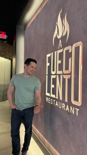 Willy Martín Instagram - Desde que vine a la inauguración hace dos días a @afuegolentorest_ 🔥 tenía muchas ganas de regresar y comer completo esos deliciosos sabores que probé en unos bocaditos el jueves. Obviamente pedí el #PorkBelly que estaba mejor mejor que nunca, aquí lo hacen horneado no es frito. Además unos tequeñitos que nunca pueden faltar. De plato principal un buen corte de carne y el postre increíble un cheesecake de nutella. 

Recomendando con ⭐️⭐️⭐️⭐️⭐️ @afuegolentorest_ 🔥 #doral #miami #foodstagram