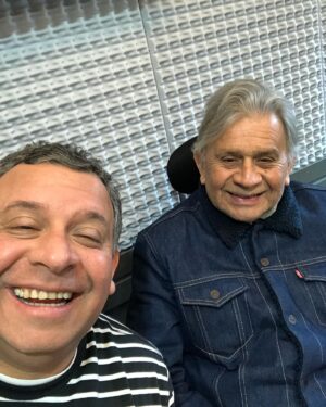 Willy Sabor Instagram - Hola, quiero contarles con el dolor de mi corazon la partida de mi querido Papa, el fue un padre presente, protector, creativo y peluson. Toda una vida juntos. Lo voy a echar mucho de menos, es duro pero al final siento tranquilidad y felicidad de haberlo tenido como mi maximo protector. Te amare por siempre y nos vemos mas adelante. Lo estamos velando en su querido barrio de el Llano de Gran Avenida. En la Parroquia del ex Colegio Claretiano en Gran Avenida 4150 en San Miguel.  Hay misa a las 19:00 y estaremos hasta las 21:00. No esta el animo para asado pero algo hay, Ejaleeeeee