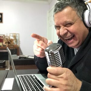 Willy Sabor Instagram - Hola, después de 27 años he decidido dejar la radio. Feliz porque vivi los mejores momentos de ella, conoci gente maravillosa, desde pequeño acompañaba a mi papa a dejar sus discos de vinilo a las diferentes emisoras y conoci a los mas grandes locutores y voces comerciales de la historia radial de Chile. Quiero dar las gracias a Marcelo Zuñiga por creer en mi para Radio Corazon y a Carlos Heller por los 9 años de Radio Candela y un abrazo a todos mis compañeros de Radio Azucar, pero lo mas importante agradecer a todos los auditores que me siguieron durante tanto tiempo que para mi son lo mas importante. Muchas gracias por el cariño y gracias por todo.  Willy Sabor.