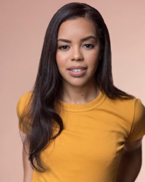 Wilna Castillo Instagram - Grateful to see another year and be surrounded by so much love. God I see you,  the time has arrived. #blessed 

Headshot by the wonderful @inoa_photo 
Makeup by the lovely @mua_evelyncruz