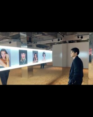 Win Morisaki Instagram - ブルガリのアイコン、「セルペンティ」の75周年を記念したブルガリ セルペンティ 75周年。 時を超えて紡がれる無限のストーリー展。ワクワクしながら伺いました。
見応えがあって見入ってしまうほどのハイジュエリー、 
アーカイブピースやアート作品の展示、そしてブルガリのカフェなど、優雅でゴージャスな時間を過ごせますよ^ ^
表参道で11月9日から26日まで開催です。
是非、半世紀を越えた輝きに満たされてくださいな^ ^

#PR
#Bulgari
#BulgariJewelry
#Serpenti75
#Serpenti