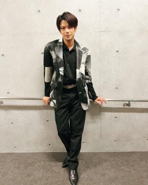 Win Morisaki Instagram - カル最、最強でした！
楽しかった！！
ずっと歌いたかった曲も歌えて本当に幸せですな！！
皆様、ご来場ありがとうございました！
是非、放送もお楽しみに！！

#ミュージカルは最強です
#カル最
#森崎ウィン
#MORISAKIWIN