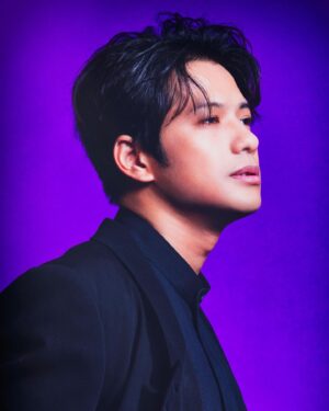 Win Morisaki Instagram - #DOKUSOマガジン
この撮影めっちゃ楽しかったんです^ ^
是非、お手に取ってご覧くださいませ‼︎

撮影：池村隆司

#おしょりん
#DOKUSO
#森崎ウィン
#MORISAKIWIN